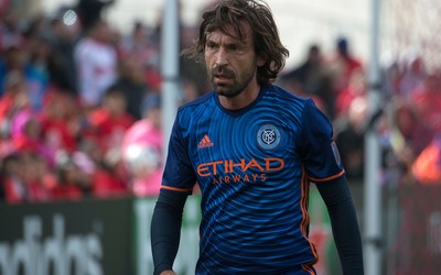 爱赢电竞-于帕梅卡诺失误集锦引热议